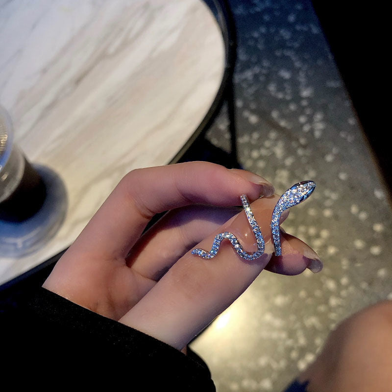 Shiny Snake Ring (Trendy)š¤