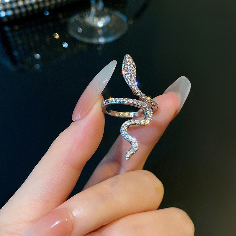 Shiny Snake Ring (Trendy)🖤