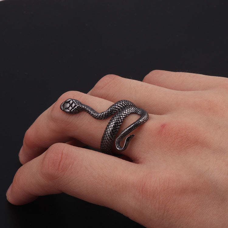 Shiny Snake Ring (Trendy)🖤