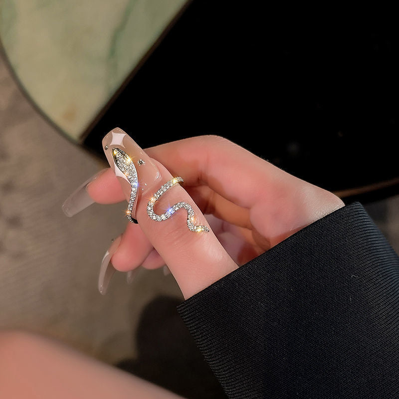 Shiny Snake Ring (Trendy)🖤